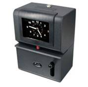 Reloj Lathem, Mod. 2104-SP  Reloj Checador para registro de entrada y salida del personal. Cuenta con carátula análoga,   registra de 20-35 personas por turno. Utiliza cinta de algodón bicolor (rojo-azul ) reversible.   Puede instalarse en pared o sobre superficie sólida. Operación eléctrica con impresión manual   mediante palanca. Impresión horizontal en parte derecha de la tarjeta indica mes, día, hora y   minuto. Medidas: 25.40 x 19.05 x 13.97 cm. Peso: 6.60 kg.