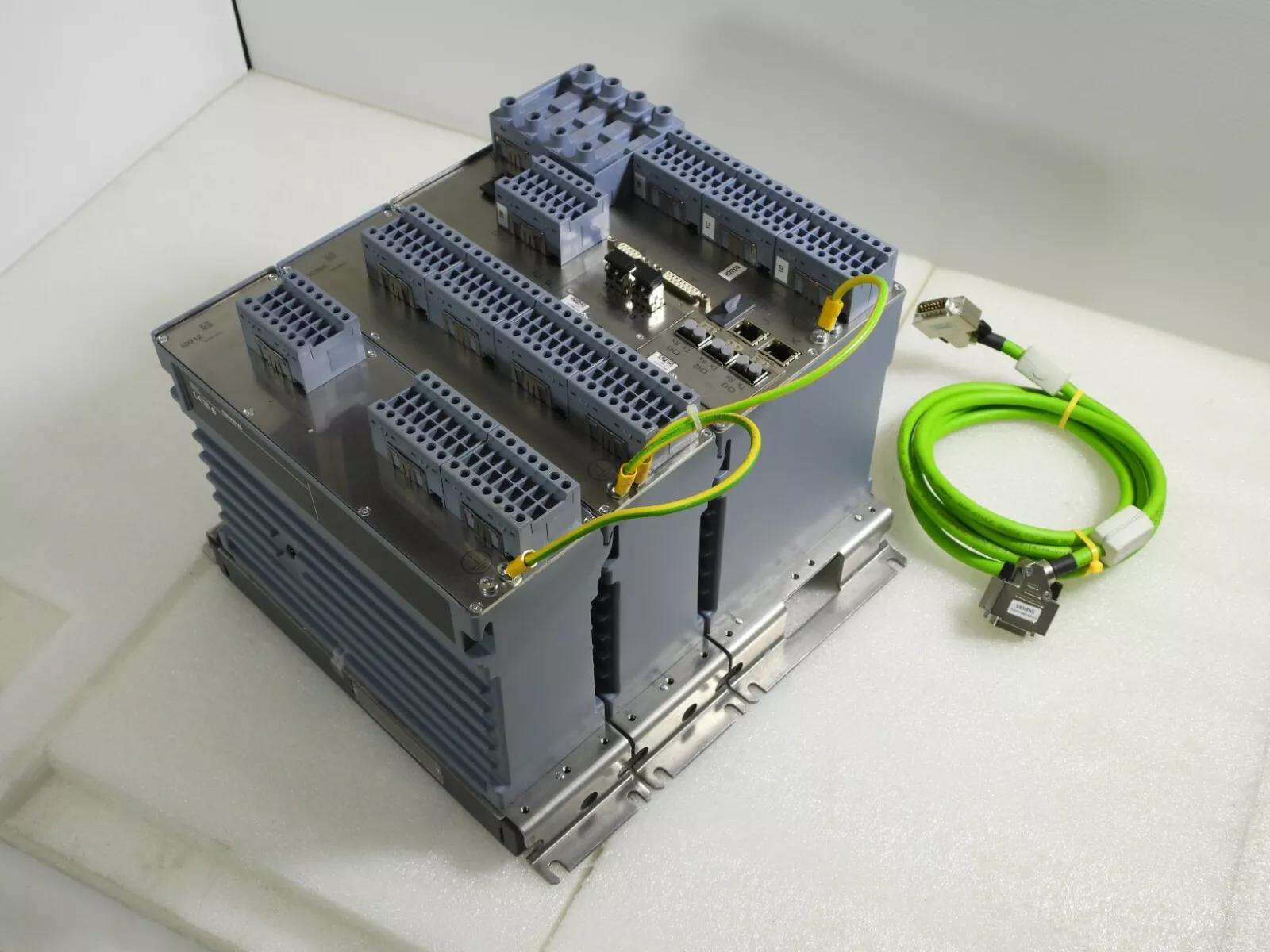 PROTECCIÓN CONTRA SOBRECORRIENTE SIEMENS 7SJ85 Y SIPROTEC IO212 Y IO205