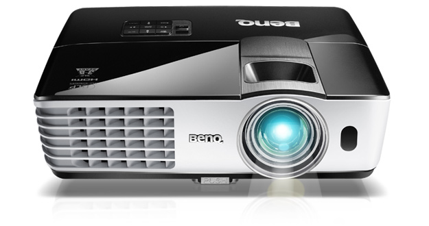 PROYECTOR BENQ 2500 ANSI LUMENES, XGA (1024X728), COLOR NEGRO CON BLANCO; TIRO CORTO 0.9, 2.65 KGS., DLP,